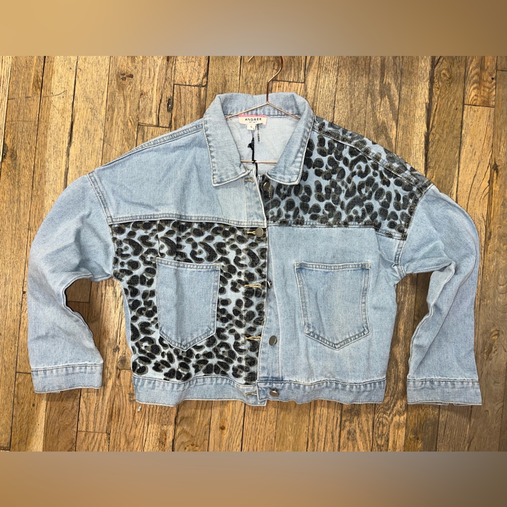ANDREE BY UNIT Light Blue Leopard Print Jean Jacket